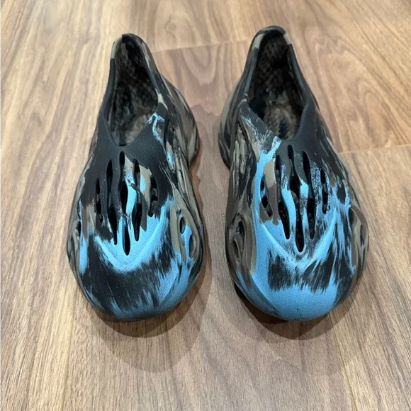 Yeezy Foam RNR MX Cinder - Picture 1 of 4